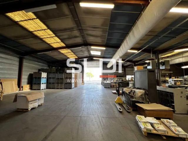 Locaux d'activités A VENDRE - BRON - 1 970 m²