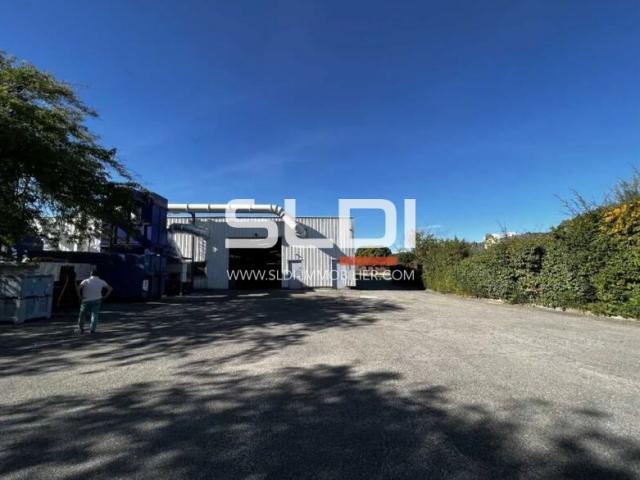 Locaux d'activités A VENDRE - BRON - 1 970 m²