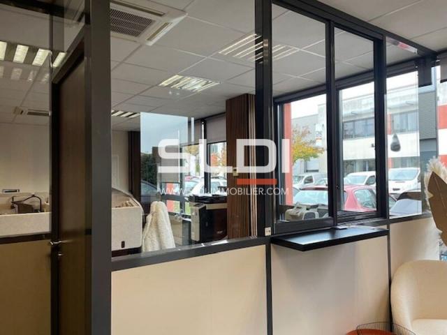 Locaux d'activités A VENDRE - DECINES CHARPIEU - 534 m²