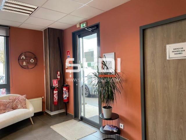 Locaux d'activités A VENDRE - DECINES CHARPIEU - 534 m²