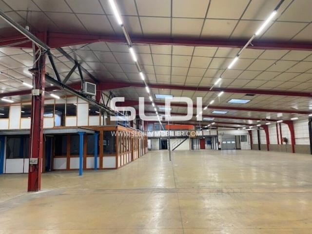 Locaux d'activités A LOUER - RILLIEUX LA PAPE - 3 200 m²
