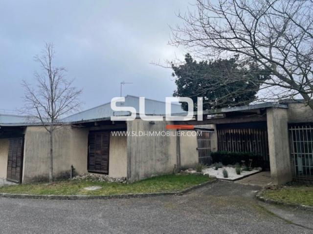 Locaux d'activités A LOUER - RILLIEUX LA PAPE - 3 200 m²