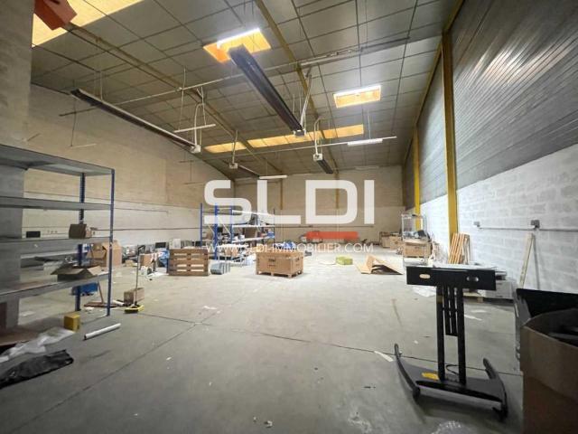 Locaux d'activités A LOUER - CHASSIEU - 380 m²