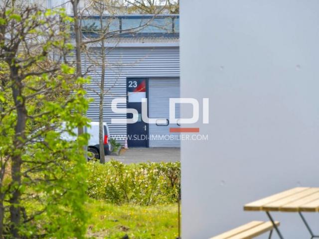 Locaux d'activités A LOUER - LYON - 372 m²