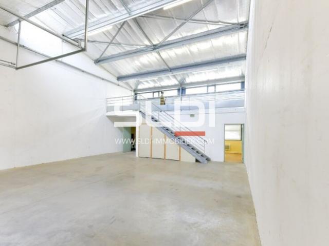 Locaux d'activités A LOUER - LYON - 372 m²