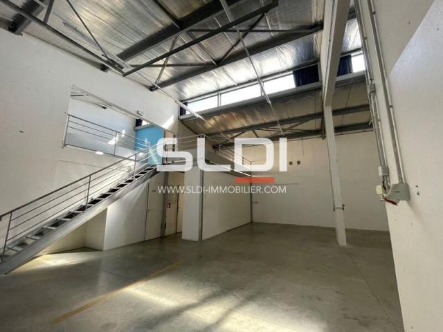 Locaux d'activités A LOUER - LYON - 372 m²