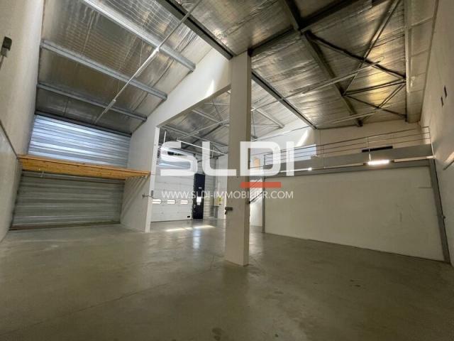 Locaux d'activités A LOUER - LYON - 372 m²
