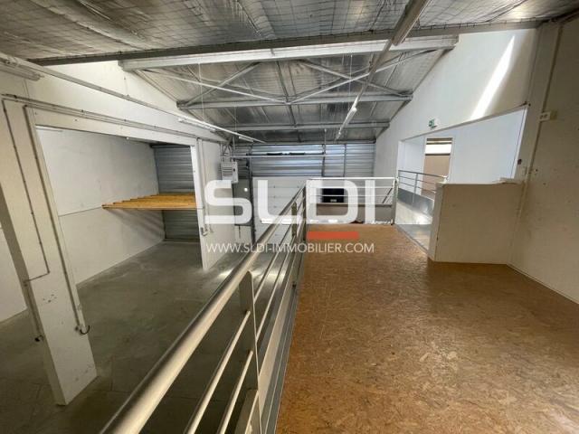 Locaux d'activités A LOUER - LYON - 372 m²