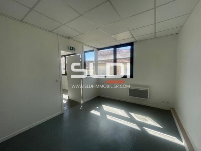 Locaux d'activités A LOUER - LYON - 372 m²