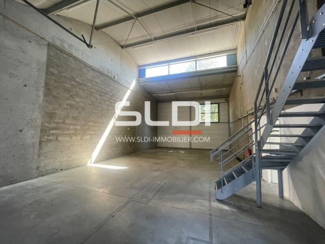 Locaux d'activités A LOUER - LYON - 372 m²