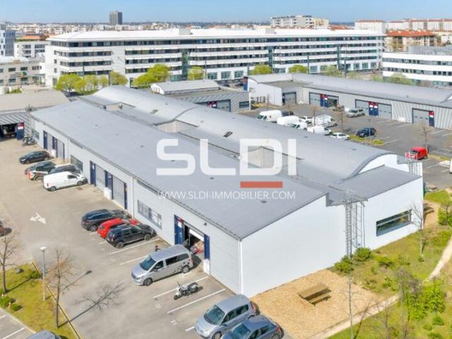 Locaux d'activités A LOUER - LYON - 372 m²