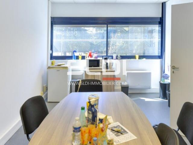 Locaux d'activités A LOUER - LYON - 416 m²