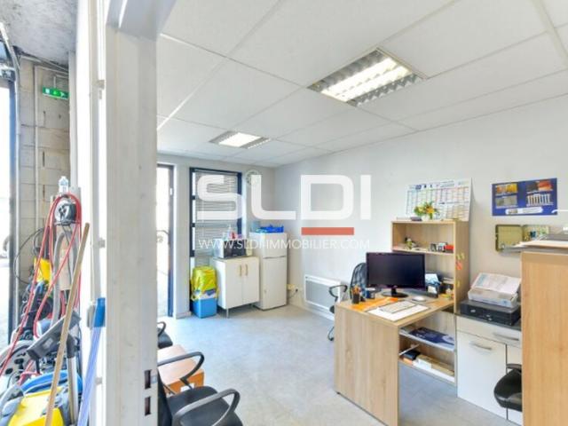 Locaux d'activités A LOUER - LYON - 416 m²