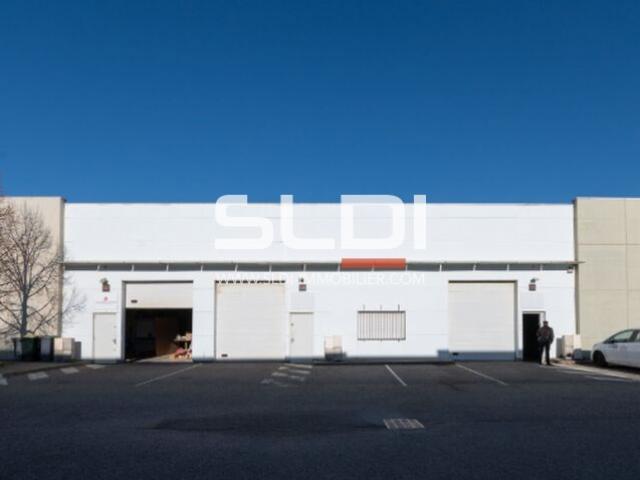 Locaux d'activités A LOUER - RILLIEUX LA PAPE - 135 m²