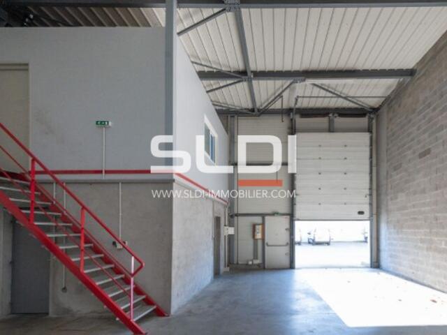 Locaux d'activités A LOUER - RILLIEUX LA PAPE - 135 m²