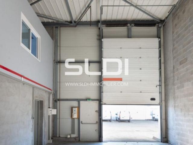 Locaux d'activités A LOUER - RILLIEUX LA PAPE - 135 m²