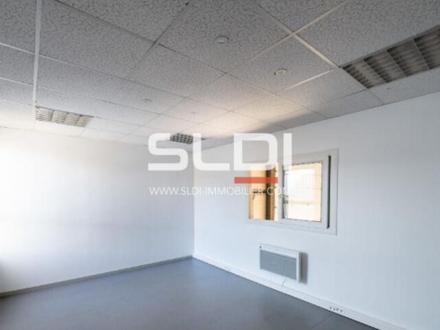 Locaux d'activités A LOUER - RILLIEUX LA PAPE - 135 m²