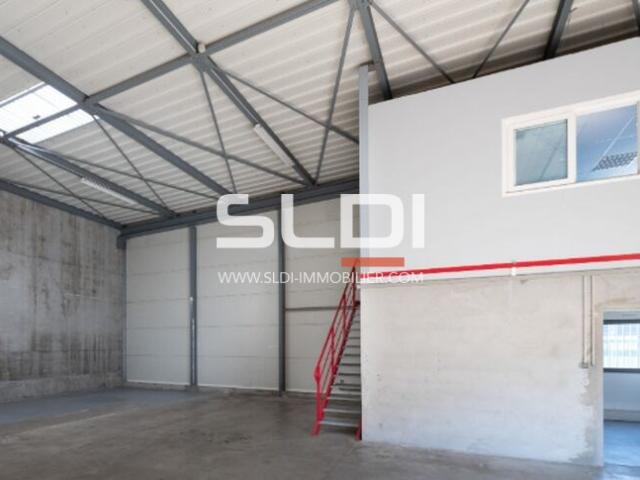 Locaux d'activités A LOUER - RILLIEUX LA PAPE - 135 m²