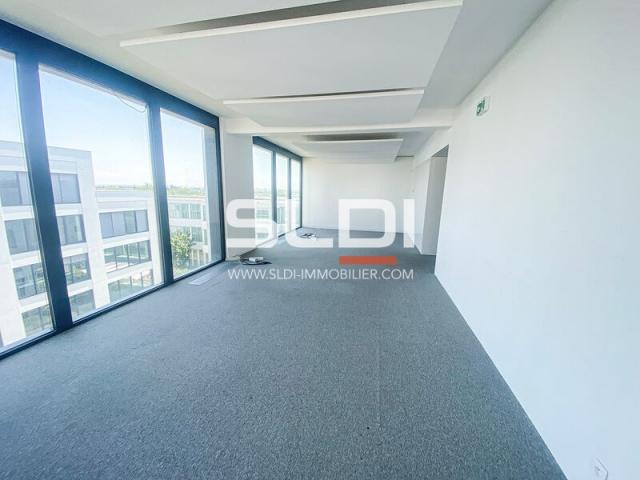 Bureaux A LOUER - VAULX EN VELIN - 4 125 m²