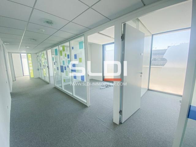 Bureaux A LOUER - VAULX EN VELIN - 4 125 m²
