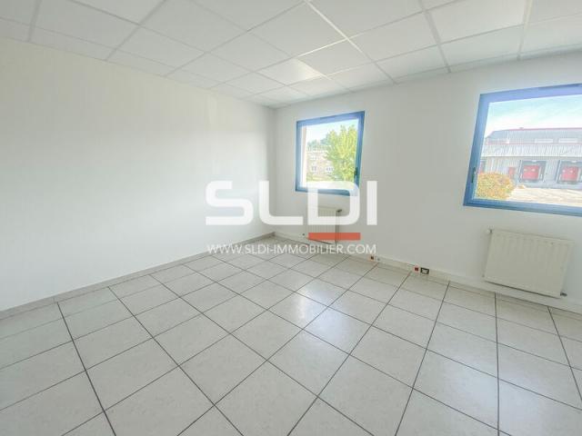 Locaux d'activités A LOUER - BELIGNEUX - 3 480 m²