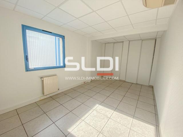 Locaux d'activités A LOUER - BELIGNEUX - 3 480 m²