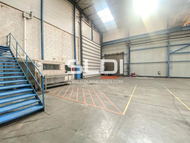 Locaux d'activités A LOUER - BELIGNEUX - 3 480 m²
