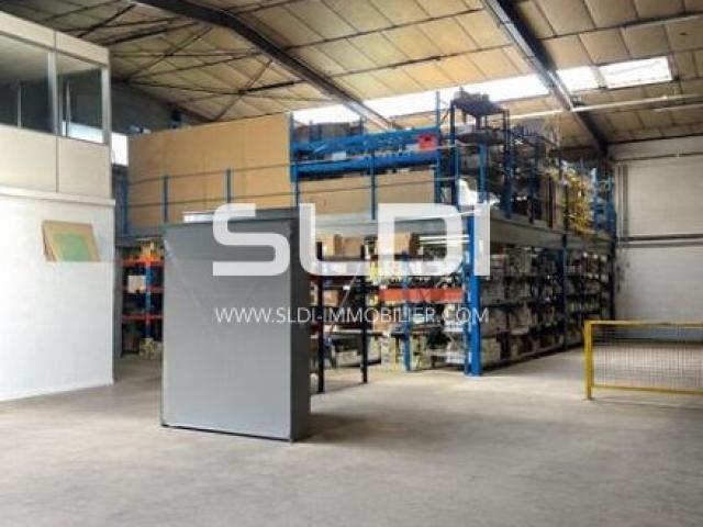 Locaux d'activités A LOUER - VAULX EN VELIN - 679 m²