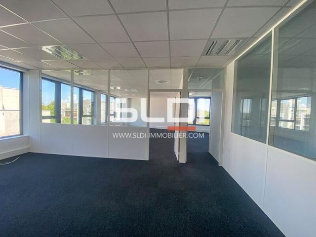 Bureaux A LOUER - VAULX EN VELIN - 205 m²
