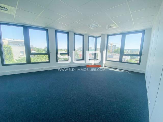 Bureaux A LOUER - VAULX EN VELIN - 205 m²