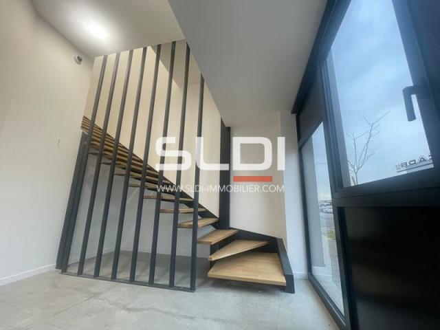 Locaux d'activités A VENDRE OU A LOUER - TREVOUX - 464 m²