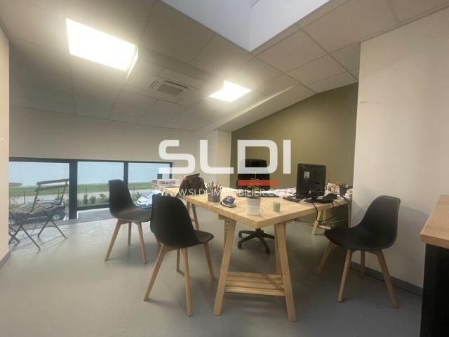 Locaux d'activités A VENDRE OU A LOUER - TREVOUX - 464 m²