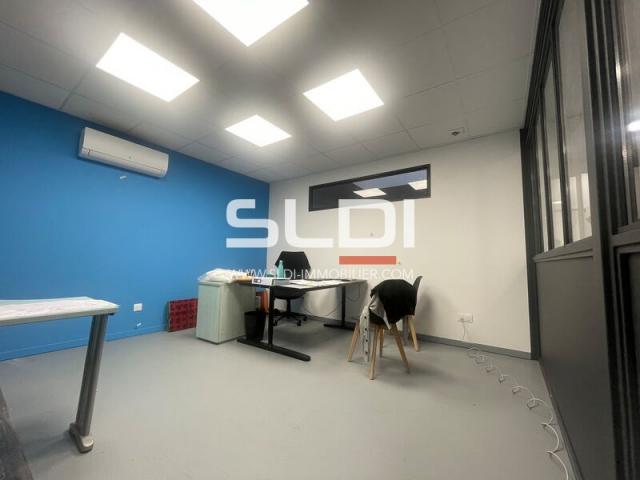 Locaux d'activités A VENDRE OU A LOUER - TREVOUX - 464 m²