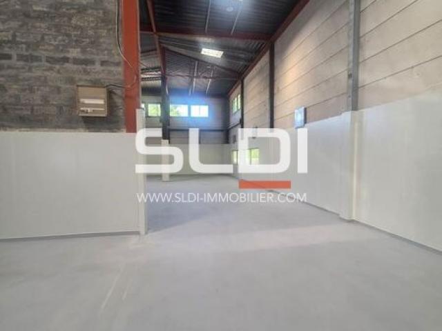 Locaux d'activités A LOUER - SAINT ETIENNE - 1 085 m²