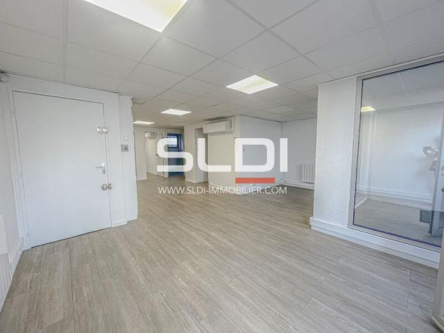 Bureaux A VENDRE OU A LOUER - LYON - 65 m²