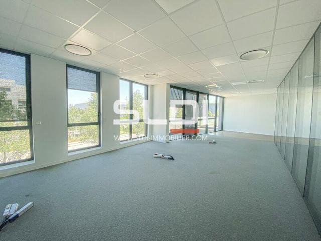 Bureaux A LOUER - VAULX EN VELIN - 234 m²