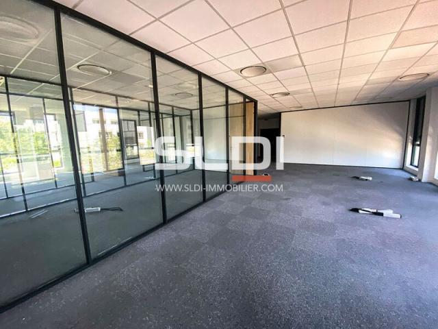 Bureaux A LOUER - VAULX EN VELIN - 234 m²