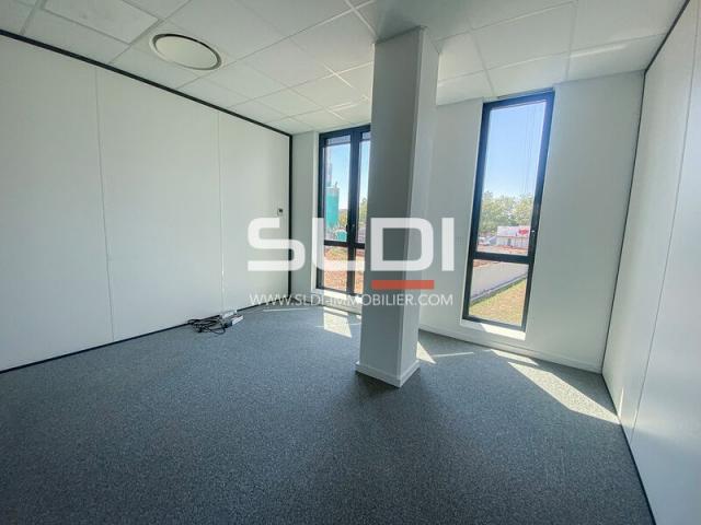 Bureaux A LOUER - VAULX EN VELIN - 234 m²