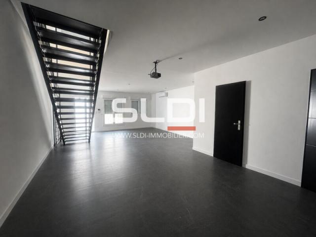 Locaux d'activités A LOUER - SATHONAY CAMP - 375 m²