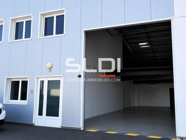 Locaux d'activités A LOUER - SATHONAY CAMP - 200 m²