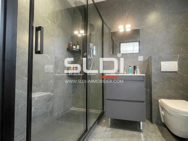 Locaux d'activités A LOUER - SATHONAY CAMP - 200 m²