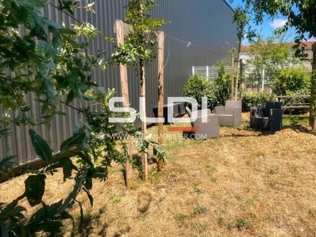Locaux d'activités A LOUER - SATHONAY CAMP - 200 m²
