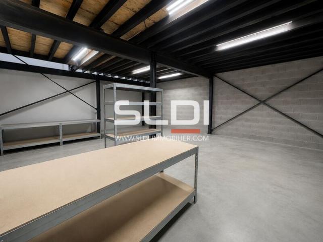 Locaux d'activités A LOUER - SATHONAY CAMP - 200 m²