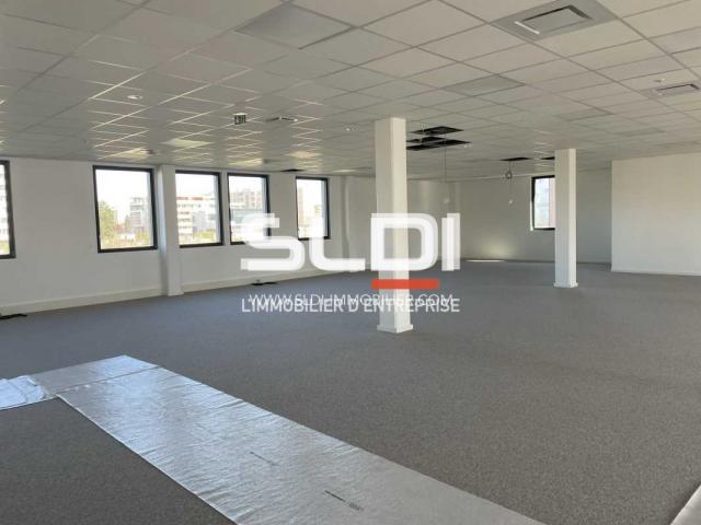 Bureaux A LOUER - VENISSIEUX - 106 m²