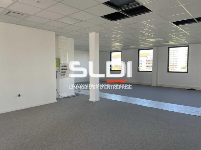 Bureaux A LOUER - VENISSIEUX - 106 m²