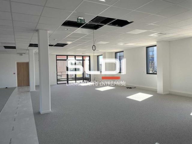 Bureaux A LOUER - VENISSIEUX - 225 m²