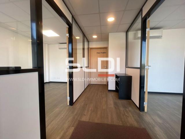 Locaux d'activités A LOUER - MORNANT - 880 m²