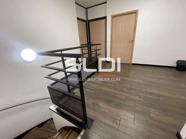 Locaux d'activités A LOUER - MORNANT - 880 m²