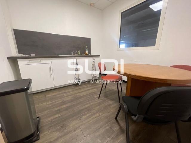 Locaux d'activités A LOUER - MORNANT - 880 m²