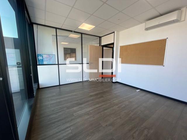 Locaux d'activités A LOUER - MORNANT - 880 m²